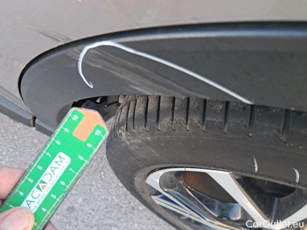  Toyota  C-HR TOYOTA  / 2016 / 5P / todoterreno 1.8 125H Advance (CX) #99