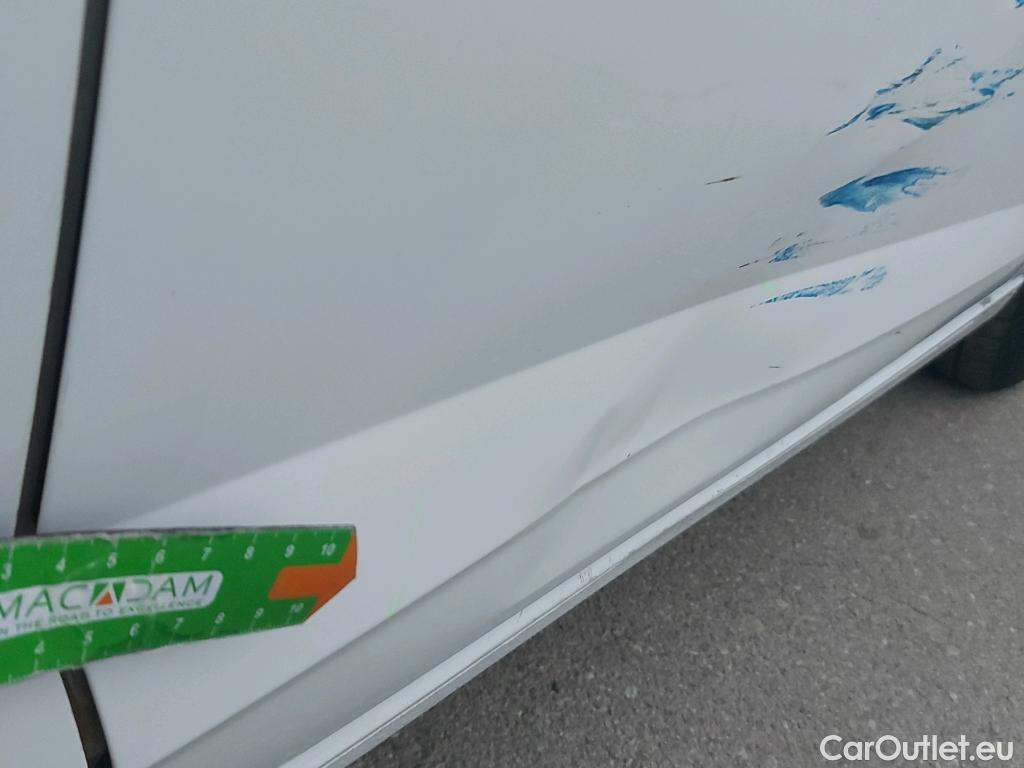  Volkswagen  Polo VOLKSWAGEN  / 2021 / 5P / berlina con portón Life 1.0 TSI 70kW (95CV) #4