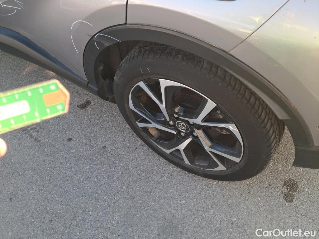  Toyota  C-HR TOYOTA  / 2016 / 5P / todoterreno 1.8 125H Advance (CX) #18