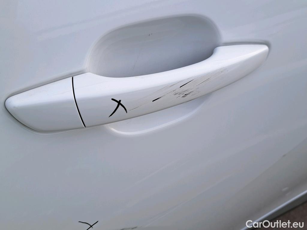  Peugeot  2008 PEUGEOT  / 2019 / 5P / todoterreno Allure Pack Puretech 130 S&S EAT8 (AC) #16