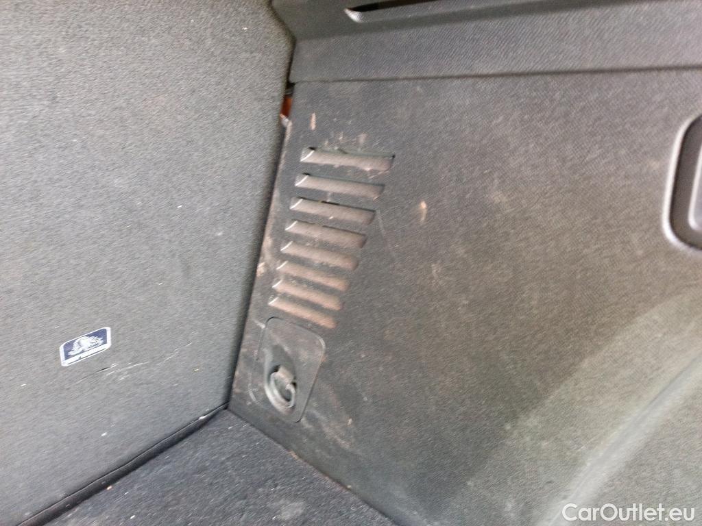  Peugeot  3008 PEUGEOT  Hybrid / 2020 / 5P / todoterreno 225 e-EAT8 Allure #21