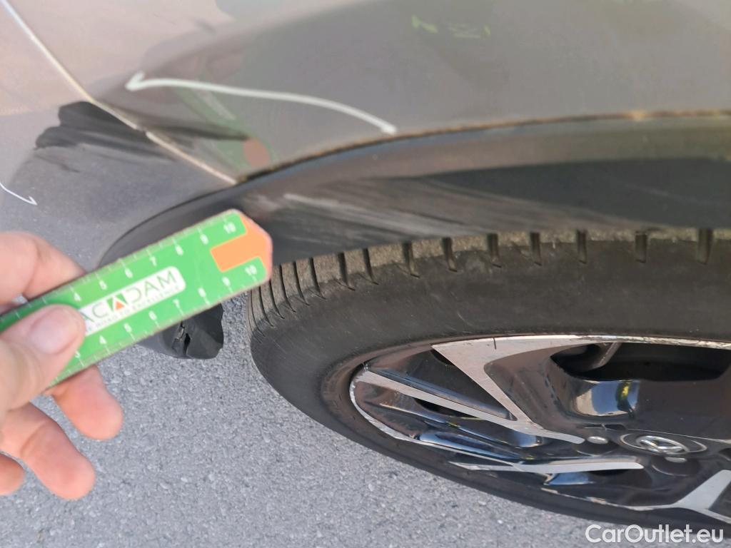  Toyota  C-HR TOYOTA  / 2016 / 5P / todoterreno 1.8 125H Advance (CX) #104