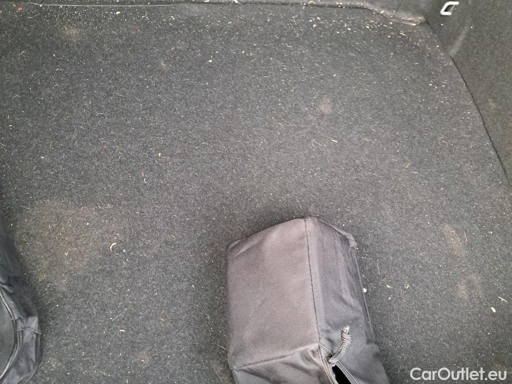  Volkswagen  Tiguan VOLKSWAGEN  / 2020 / 5P / todoterreno Life 2.0 TDI 110kW (150CV) DSG (AC2) #8