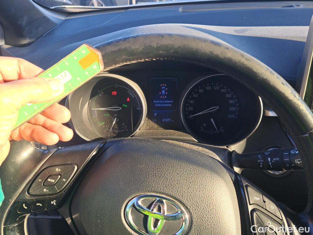  Toyota  C-HR TOYOTA  / 2016 / 5P / todoterreno 1.8 125H Advance (CX) #68