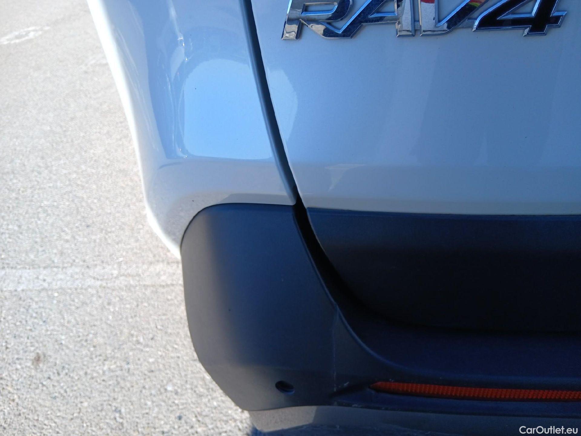  Toyota  RAV4 TOYOTA  / 2018 / 5P / todoterreno 2.5l 220H Advance #14