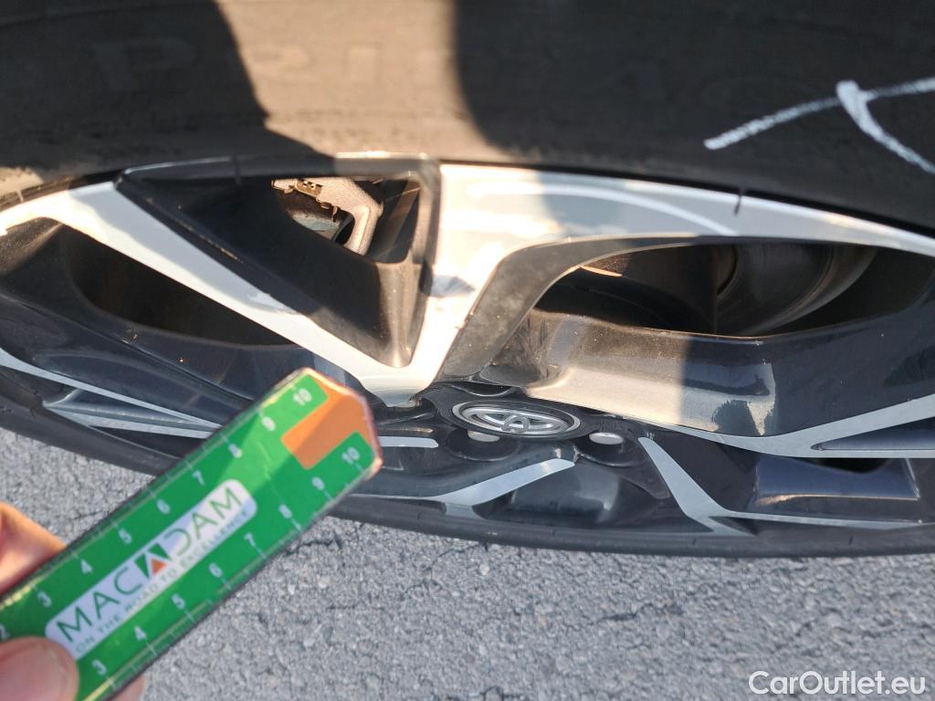  Toyota  C-HR TOYOTA  / 2016 / 5P / todoterreno 1.8 125H Advance (CX) #49