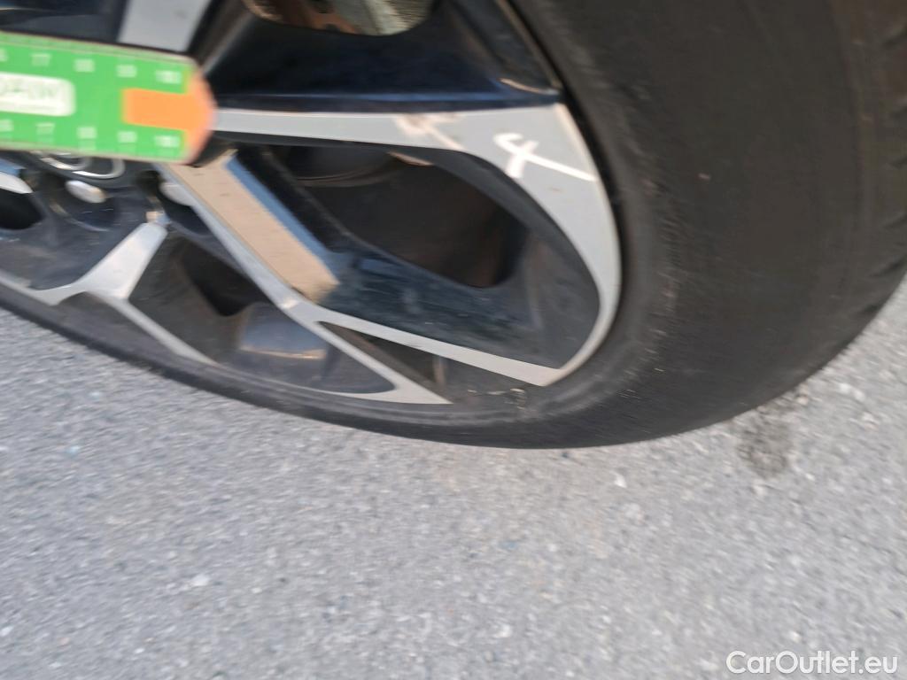  Toyota  C-HR TOYOTA  / 2016 / 5P / todoterreno 1.8 125H Advance (CX) #47