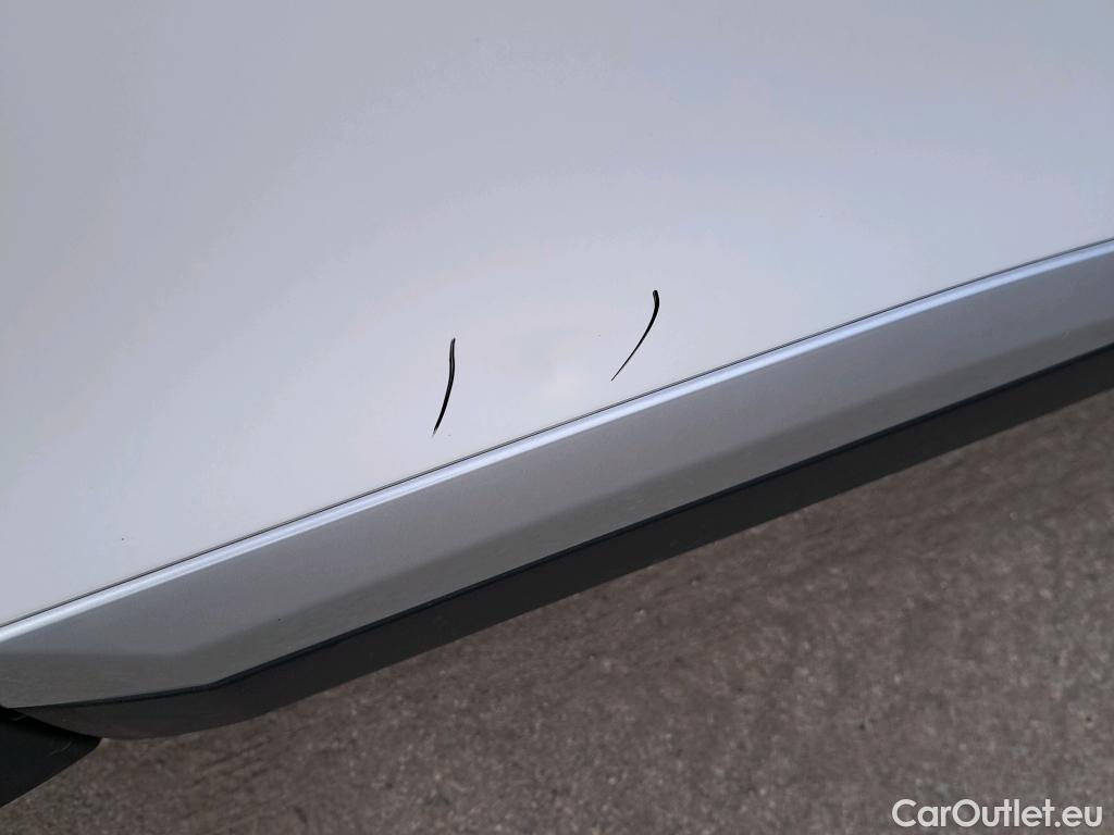  Peugeot  2008 PEUGEOT  / 2019 / 5P / todoterreno Allure Pack Puretech 130 S&S EAT8 (AC) #20