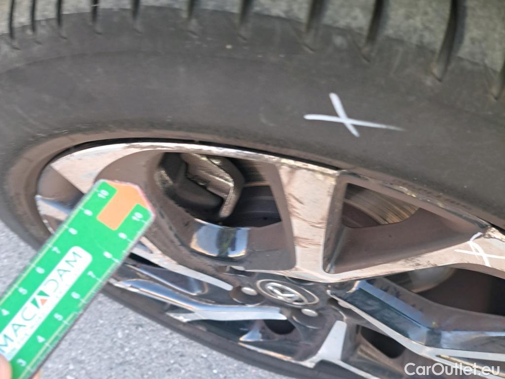  Toyota  C-HR TOYOTA  / 2016 / 5P / todoterreno 1.8 125H Advance (CX) #23