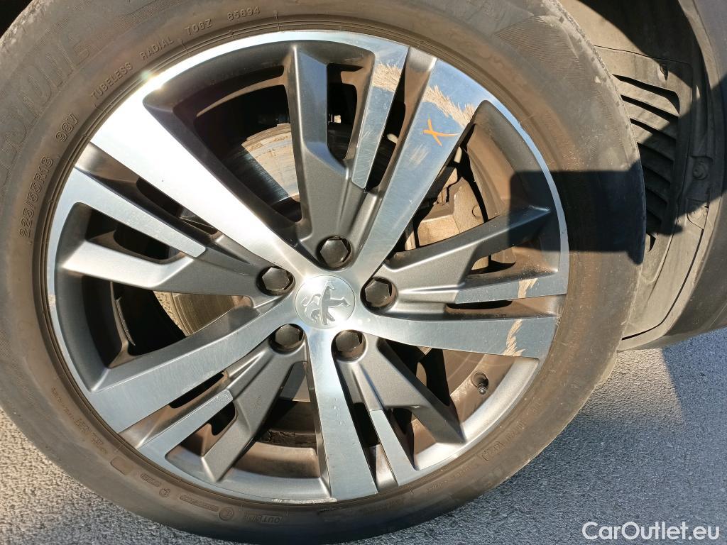  Peugeot  3008 PEUGEOT  Hybrid / 2020 / 5P / todoterreno 225 e-EAT8 Allure #4