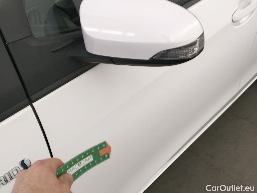  Toyota  Yaris TOYOTA  / 2017 / 5P / berlina con portón 1.5 100H Active #5