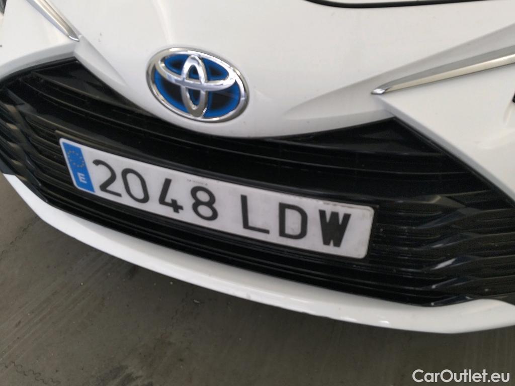  Toyota  Yaris TOYOTA  / 2017 / 5P / berlina con portón 1.5 100H Active #13