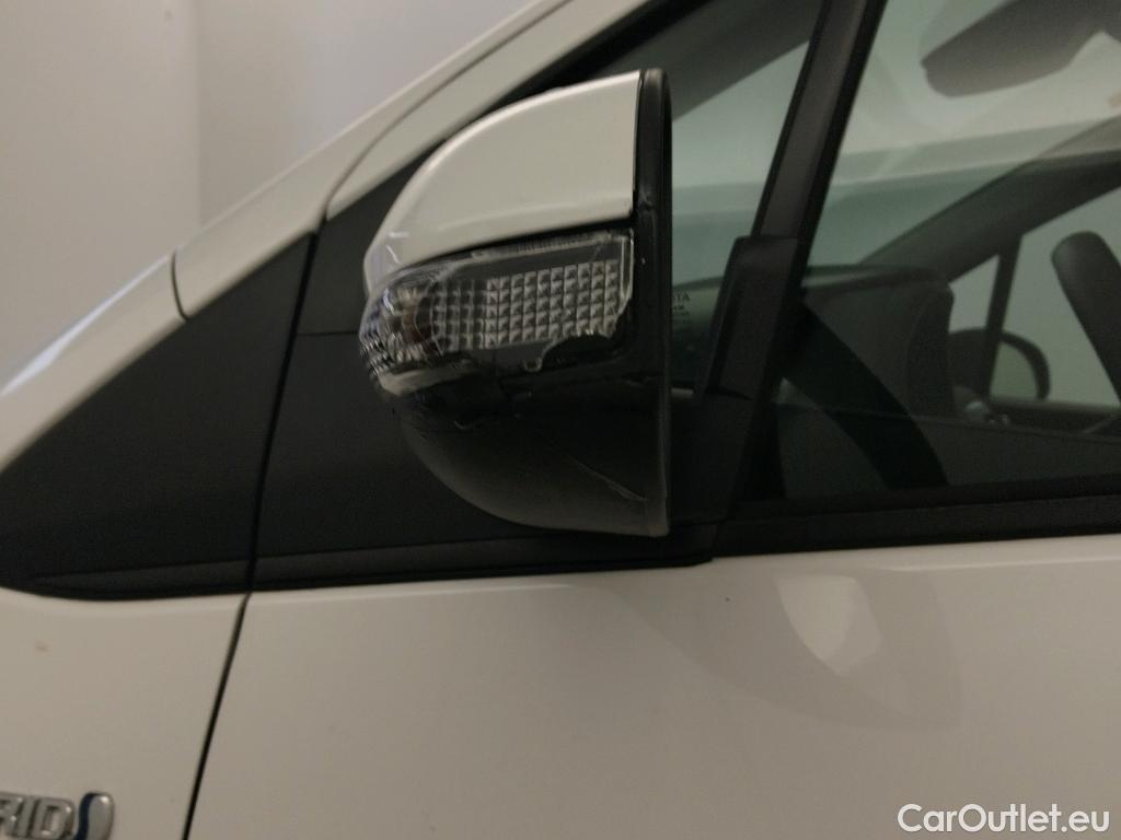  Toyota  Yaris TOYOTA  / 2017 / 5P / berlina con portón 1.5 100H Active #19