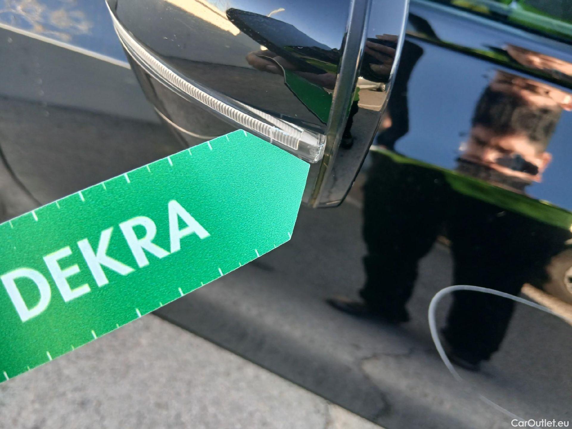  Bmw  Serie 3 BMW  / 2018 / 4P / sedán 318d Auto. #18