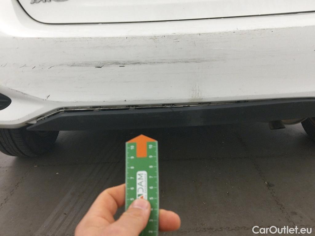  Toyota  Yaris TOYOTA  / 2017 / 5P / berlina con portón 1.5 100H Active #22