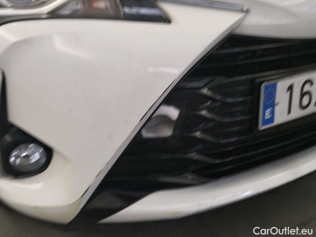  Toyota  Yaris TOYOTA  / 2017 / 5P / berlina con portón 1.5 100H Active #23