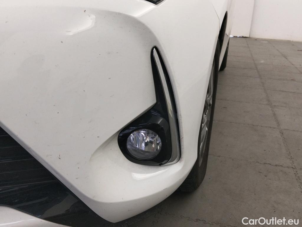  Toyota  Yaris TOYOTA  / 2017 / 5P / berlina con portón 1.5 100H Active #25