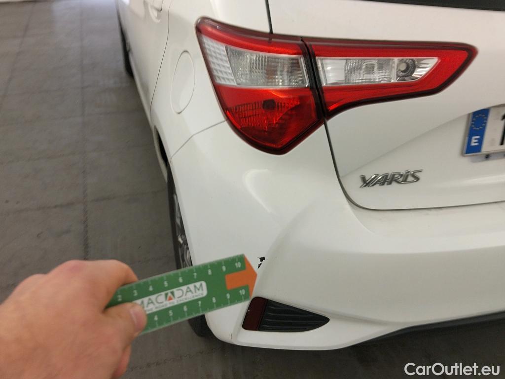  Toyota  Yaris TOYOTA  / 2017 / 5P / berlina con portón 1.5 100H Active #13