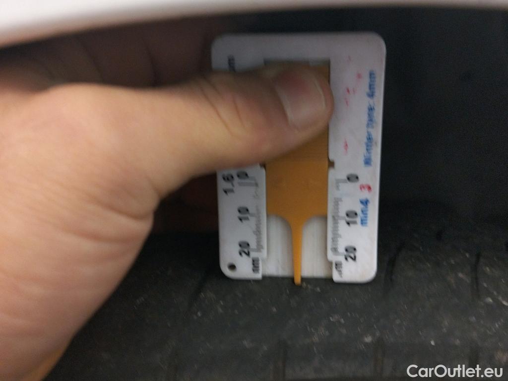  Toyota  Yaris TOYOTA  / 2017 / 5P / berlina con portón 1.5 100H Active #14