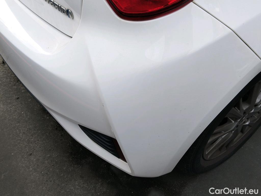  Toyota  Yaris TOYOTA  / 2017 / 5P / berlina con portón 1.5 100H Active #19