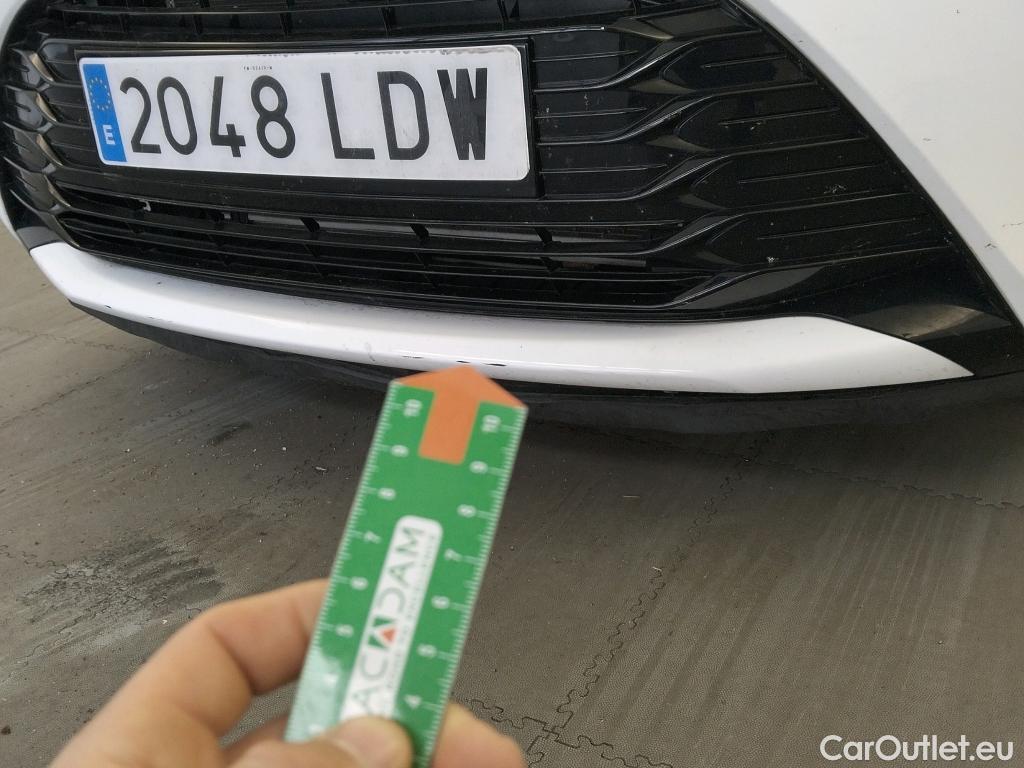  Toyota  Yaris TOYOTA  / 2017 / 5P / berlina con portón 1.5 100H Active #8