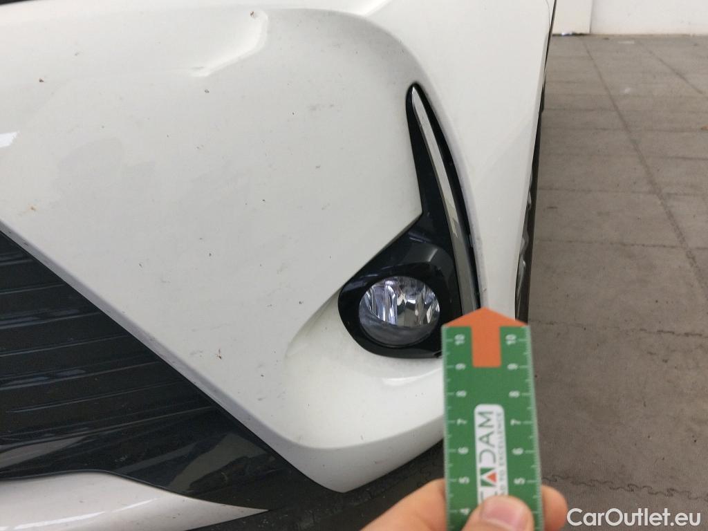  Toyota  Yaris TOYOTA  / 2017 / 5P / berlina con portón 1.5 100H Active #26