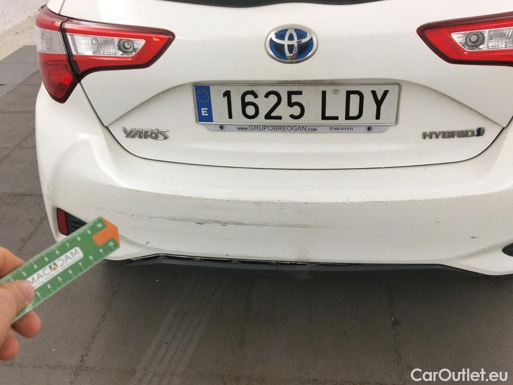  Toyota  Yaris TOYOTA  / 2017 / 5P / berlina con portón 1.5 100H Active #18