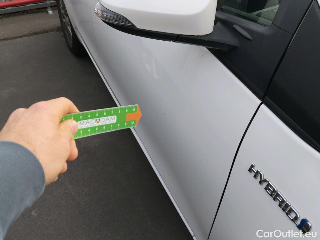  Toyota  Yaris TOYOTA  / 2017 / 5P / berlina con portón 1.5 100H Active #6