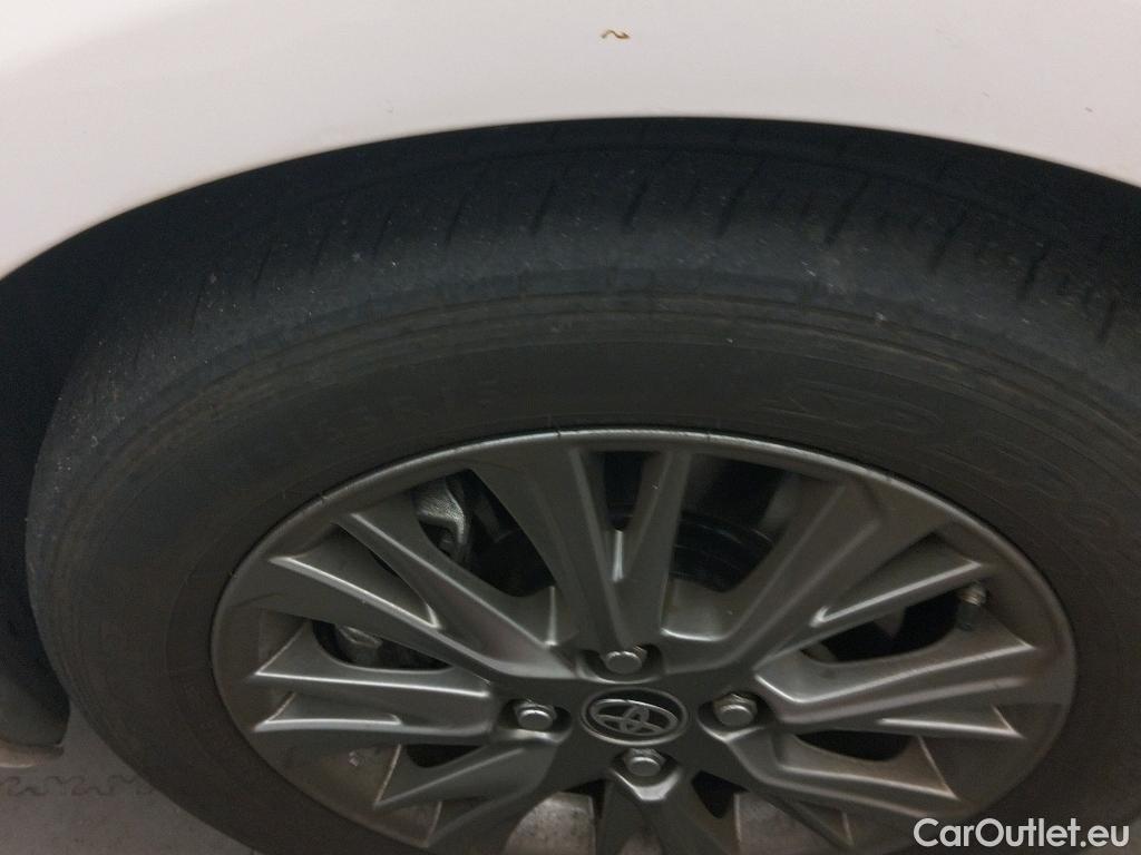  Toyota  Yaris TOYOTA  / 2017 / 5P / berlina con portón 1.5 100H Active #9