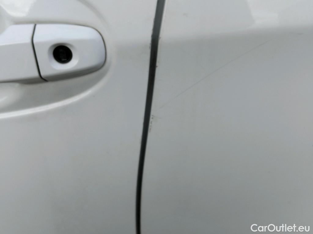  Toyota  Yaris TOYOTA  / 2017 / 5P / berlina con portón 1.5 100H Active #17