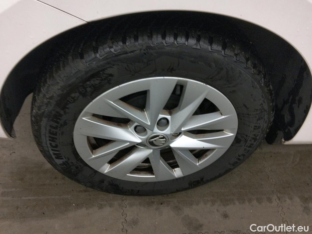  Skoda  Fabia SKODA  / 2021 / 5P / berlina con portón 1.0 TSI 70kW (95CV) Ambition (AC2) #16