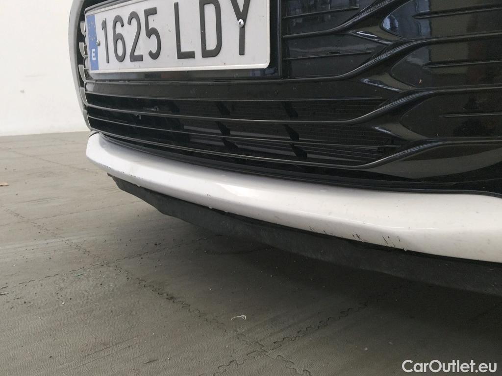  Toyota  Yaris TOYOTA  / 2017 / 5P / berlina con portón 1.5 100H Active #11