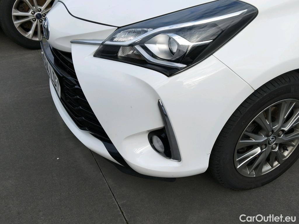  Toyota  Yaris TOYOTA  / 2017 / 5P / berlina con portón 1.5 100H Active #11