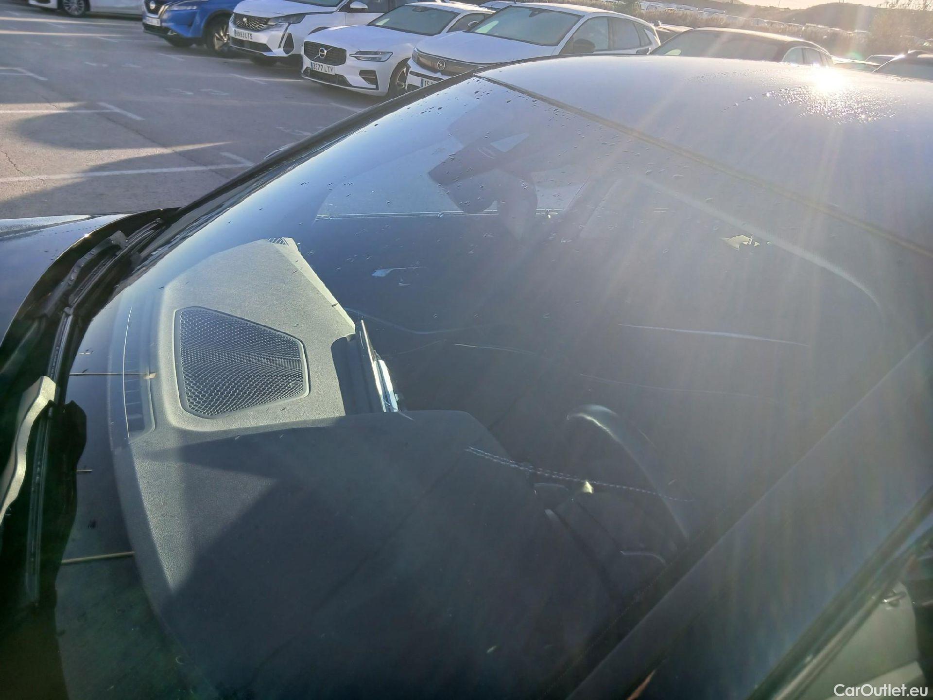  Bmw  Serie 3 BMW  / 2018 / 4P / sedán 318d Auto. #6