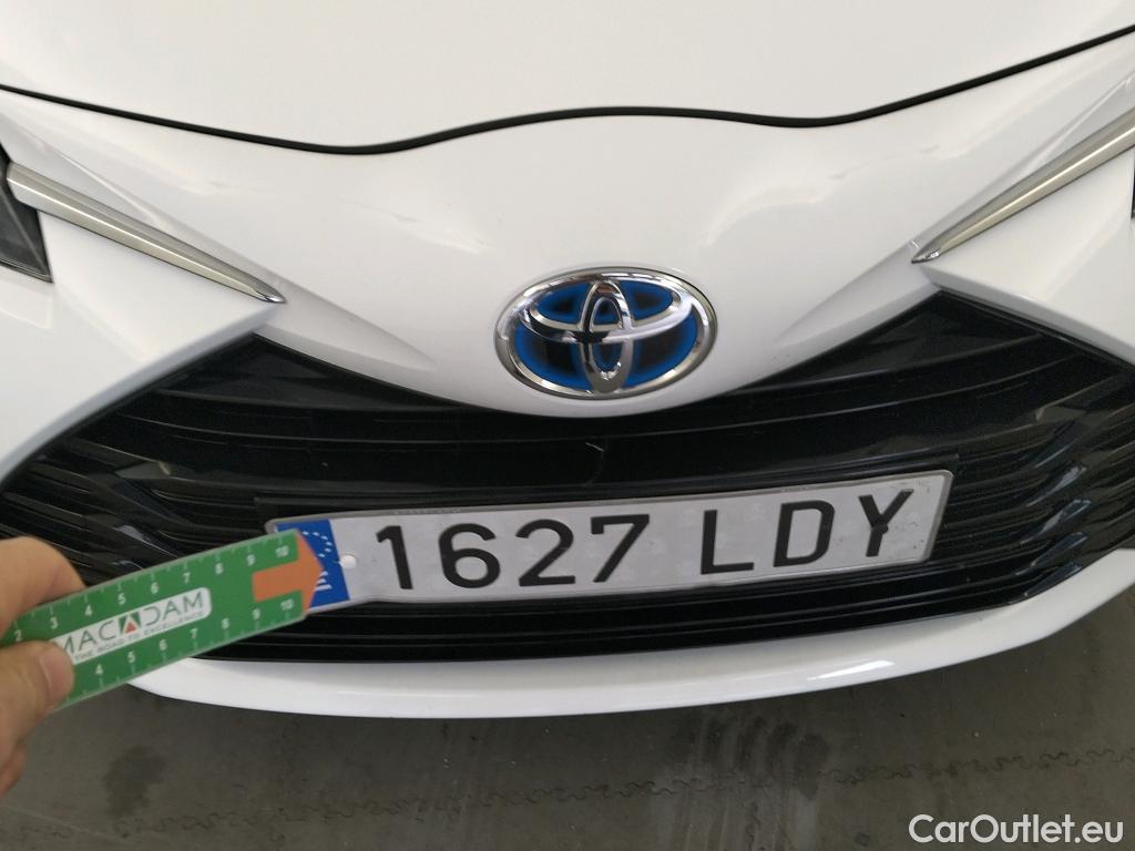 Toyota  Yaris TOYOTA  / 2017 / 5P / berlina con portón 1.5 100H Active #17
