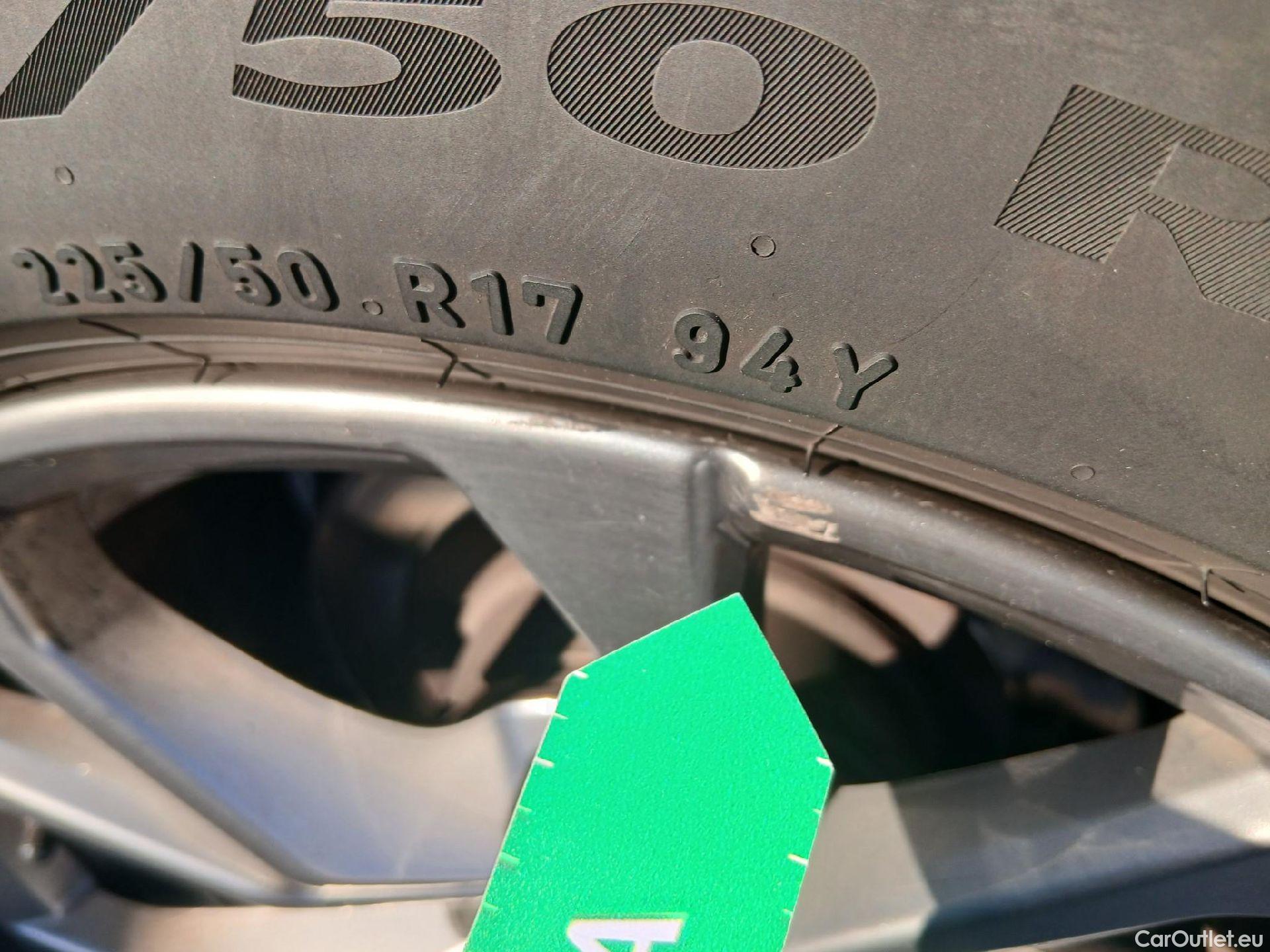  Bmw  Serie 3 BMW  / 2018 / 4P / sedán 318d Auto. #2