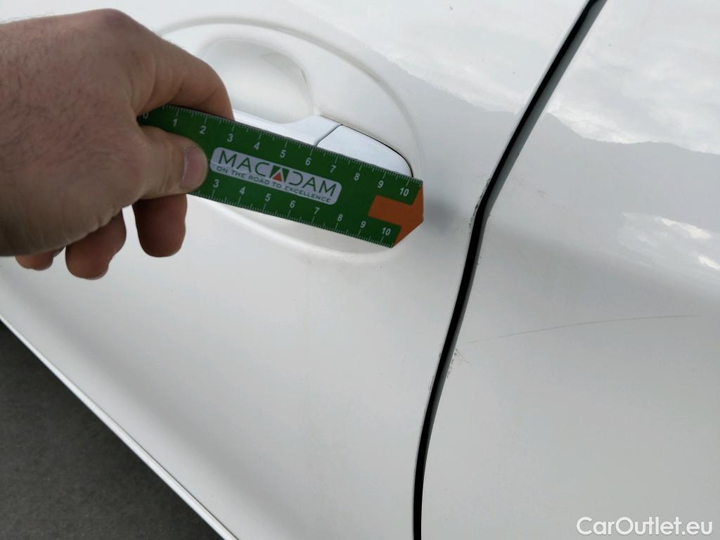  Toyota  Yaris TOYOTA  / 2017 / 5P / berlina con portón 1.5 100H Active #16