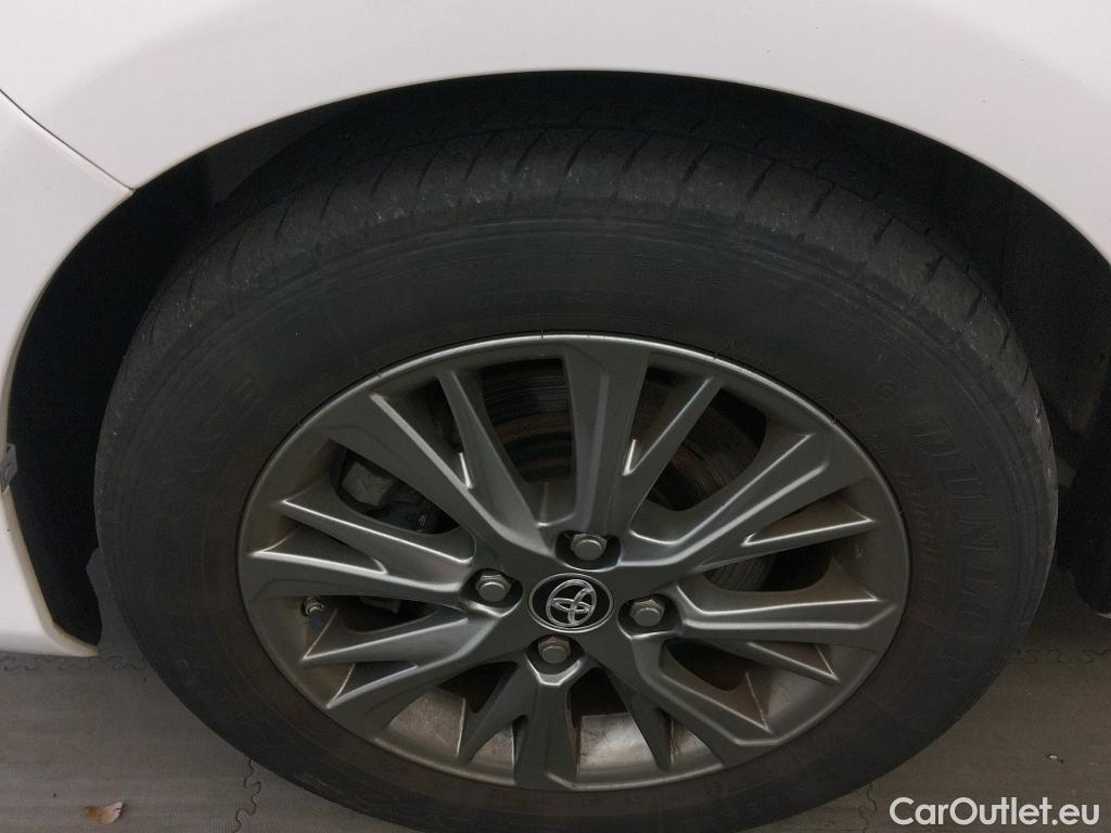  Toyota  Yaris TOYOTA  / 2017 / 5P / berlina con portón 1.5 100H Active #7