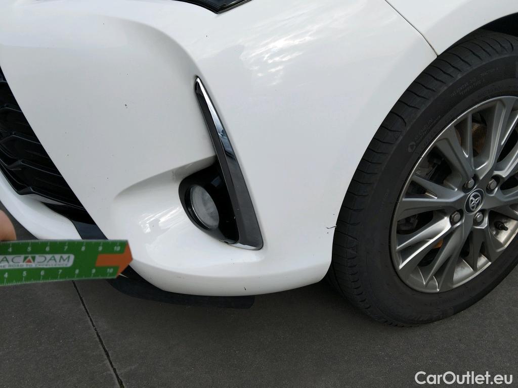  Toyota  Yaris TOYOTA  / 2017 / 5P / berlina con portón 1.5 100H Active #12