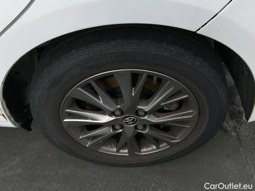  Toyota  Yaris TOYOTA  / 2017 / 5P / berlina con portón 1.5 100H Active #7