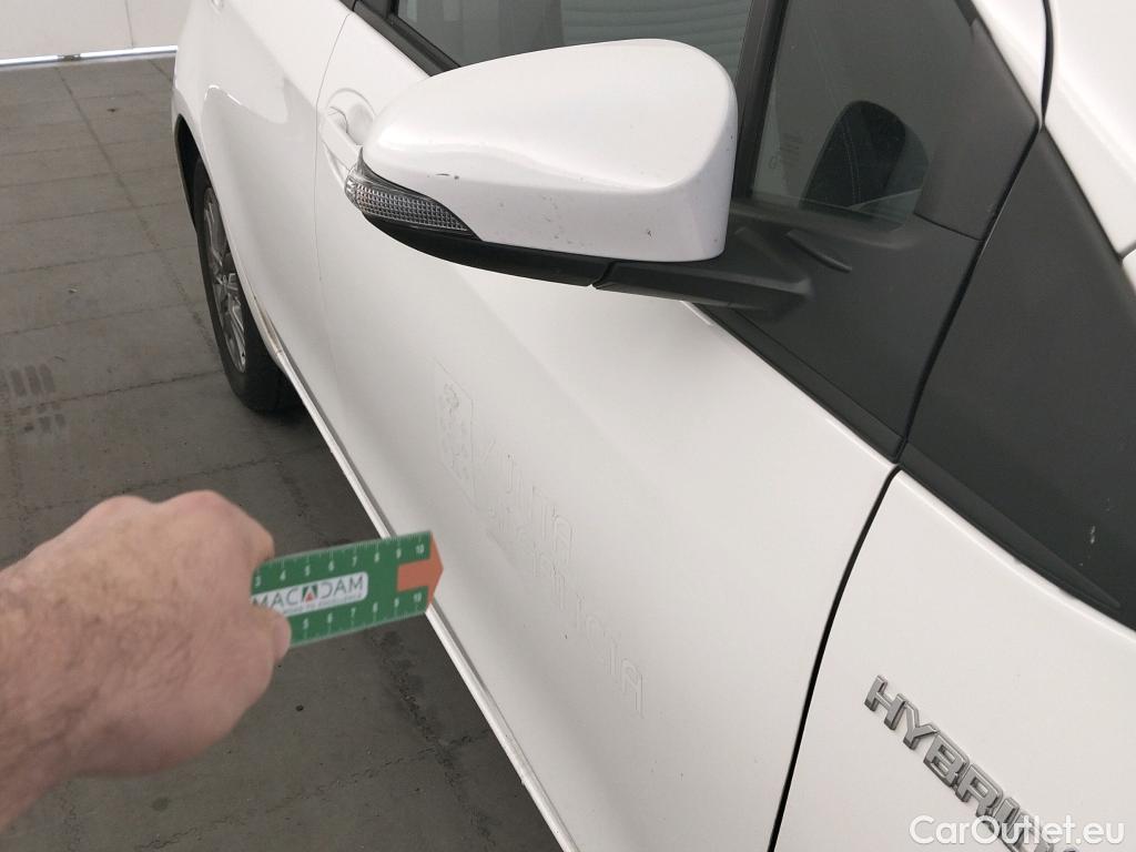  Toyota  Yaris TOYOTA  / 2017 / 5P / berlina con portón 1.5 100H Active #8