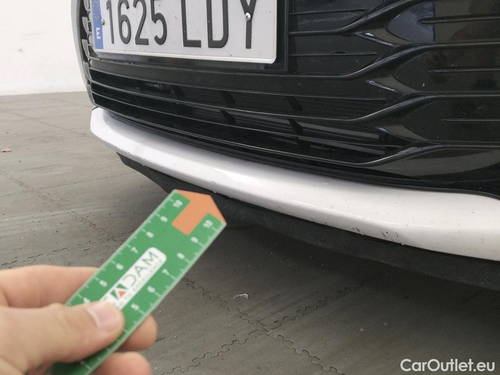  Toyota  Yaris TOYOTA  / 2017 / 5P / berlina con portón 1.5 100H Active #12