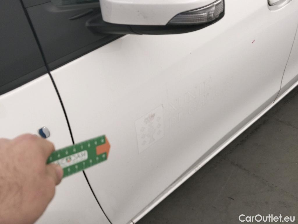  Toyota  Yaris TOYOTA  / 2017 / 5P / berlina con portón 1.5 100H Active #7