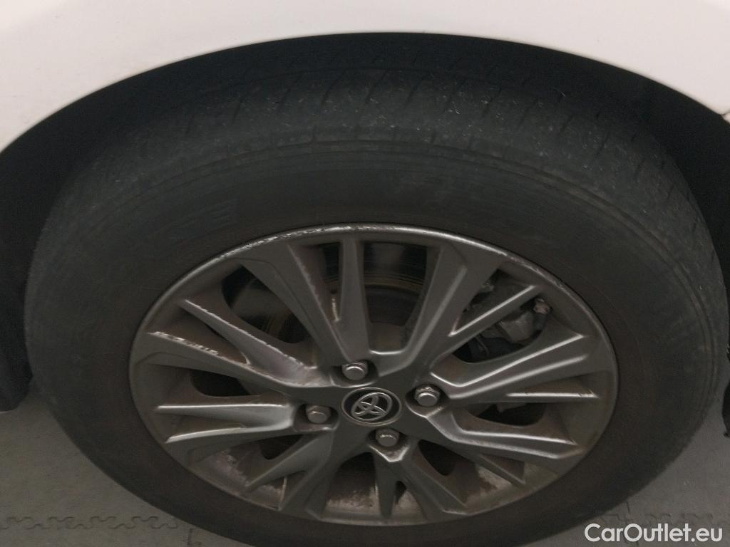  Toyota  Yaris TOYOTA  / 2017 / 5P / berlina con portón 1.5 100H Active #13