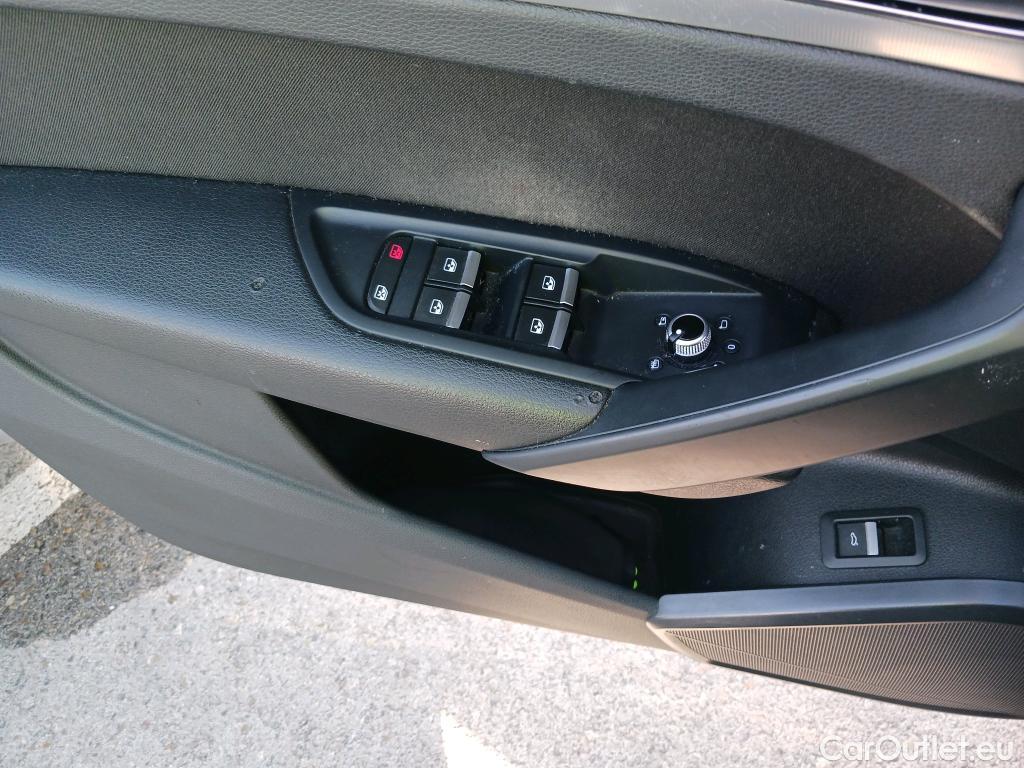  Audi  Q5 AUDI  / 2016 / 5P / todoterreno Design 35 TDI 120kW S tronic (AC) #11