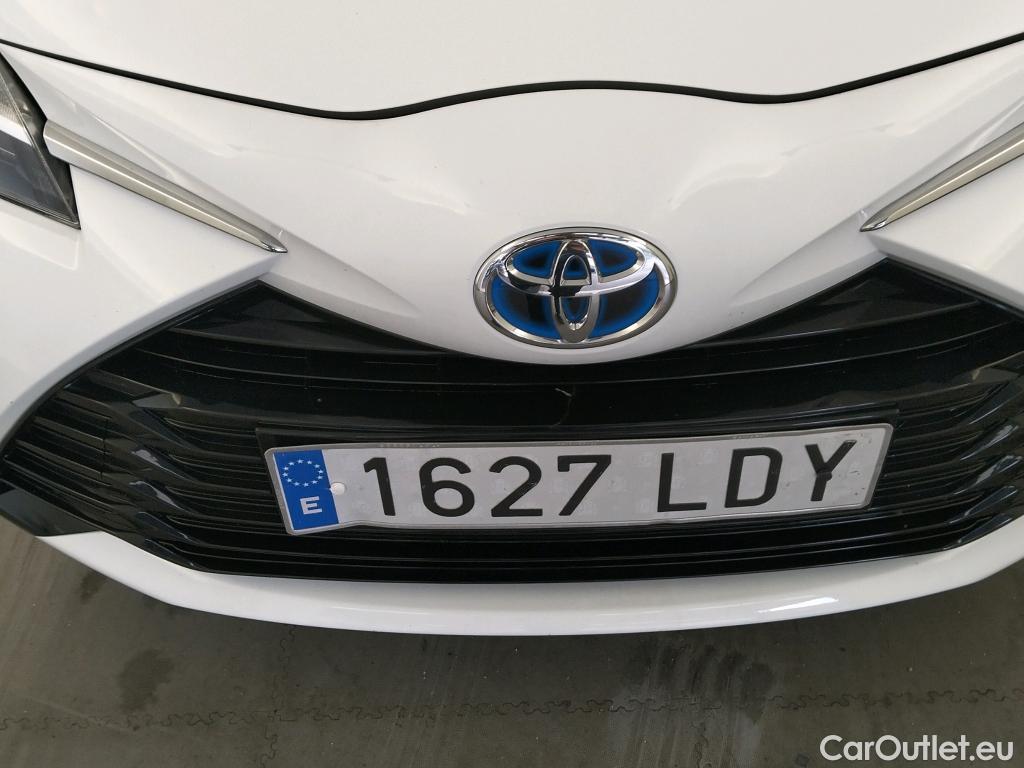  Toyota  Yaris TOYOTA  / 2017 / 5P / berlina con portón 1.5 100H Active #16