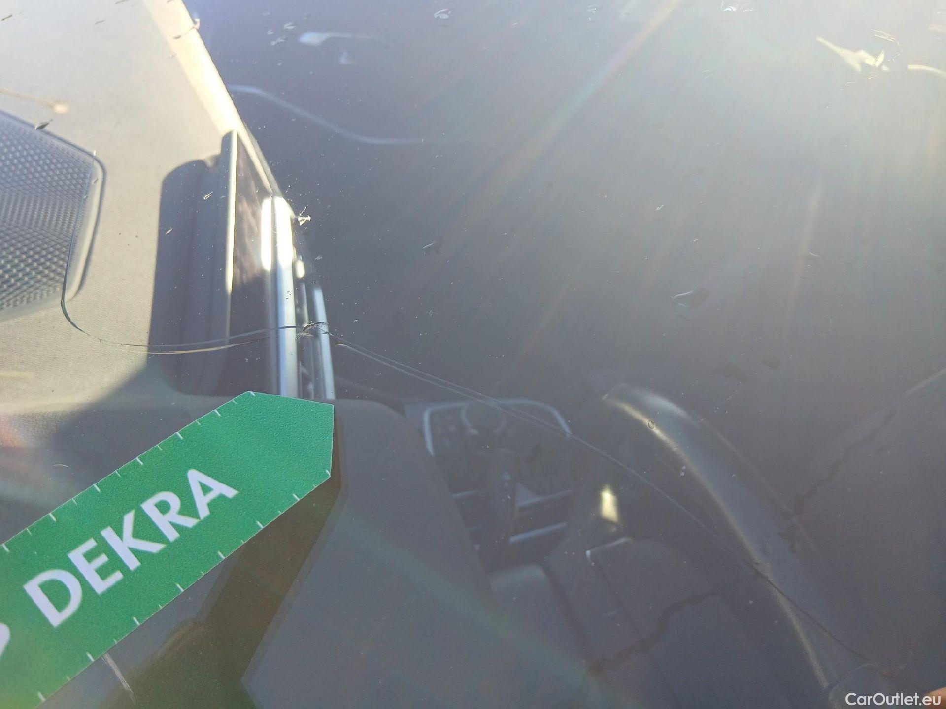  Bmw  Serie 3 BMW  / 2018 / 4P / sedán 318d Auto. #4