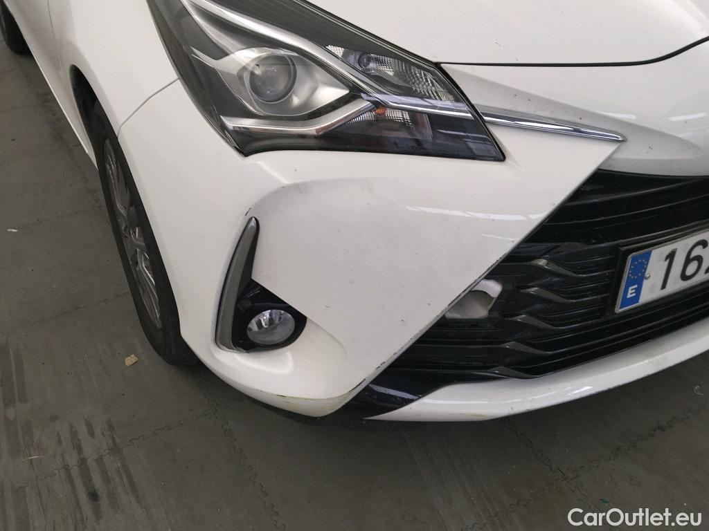  Toyota  Yaris TOYOTA  / 2017 / 5P / berlina con portón 1.5 100H Active #15