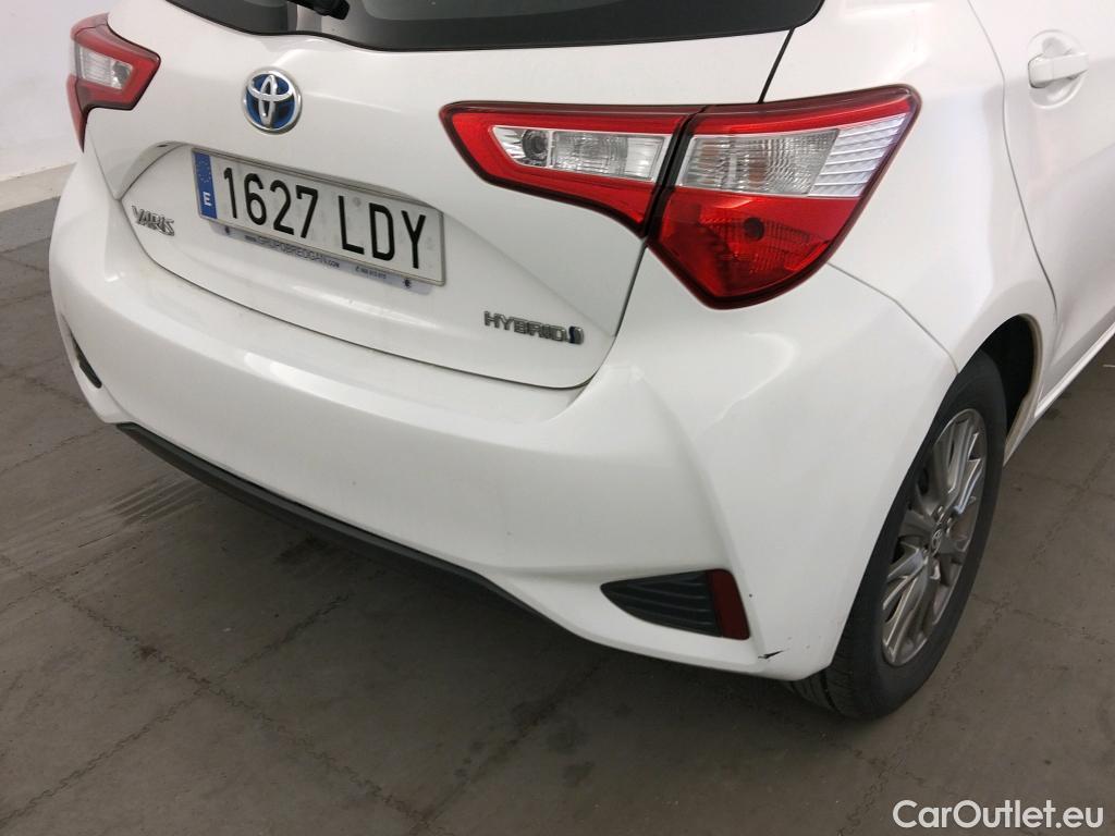  Toyota  Yaris TOYOTA  / 2017 / 5P / berlina con portón 1.5 100H Active #11