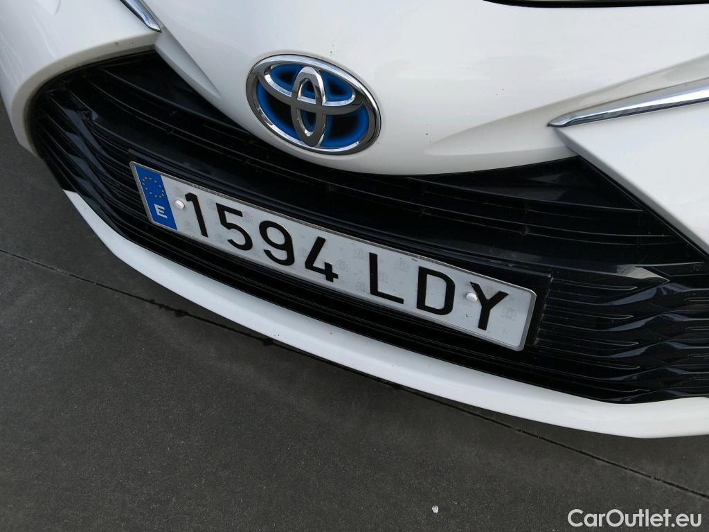  Toyota  Yaris TOYOTA  / 2017 / 5P / berlina con portón 1.5 100H Active #13